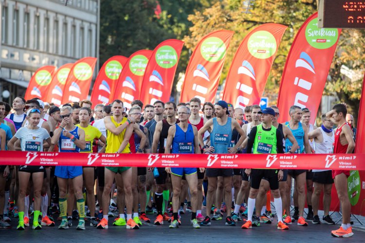 Amžius – ne kliūtis fiziniam aktyvumui: „Rimi Vilniaus maratonui“ besiruošiantys senjorai įveikia dešimtis kilometrų